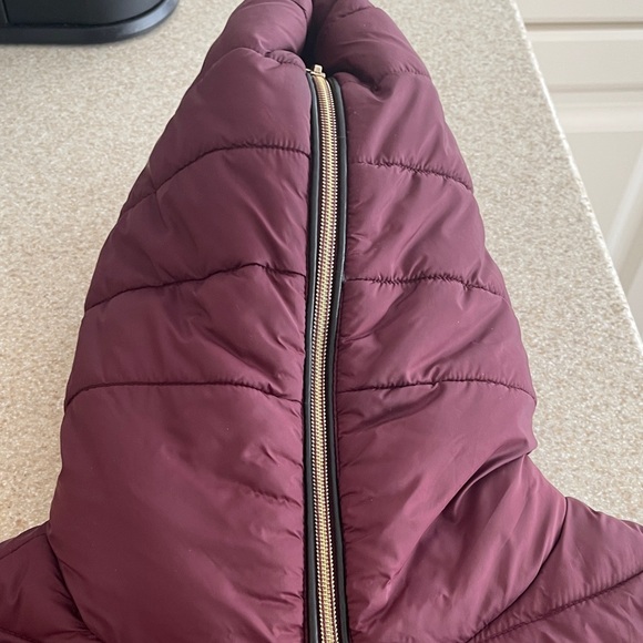 Marc New York Maroon & Black Quilted Vest With Pack Away Pouch - Picture 6 of 11